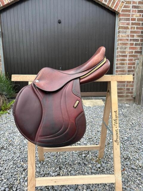 Selle cwd brune avec finitions dorÃ©