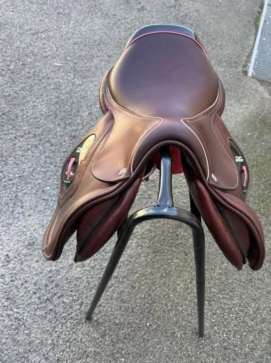 Selle CWD 2GS (2023) — liseré rose pailleté