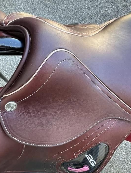 Selle CWD 2GS (2023) — liseré rose pailleté